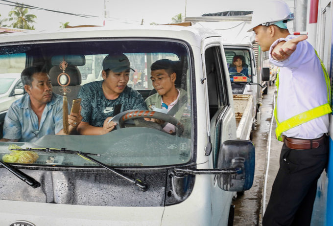 tai xe quyet khong tra phi bot cai lay xa tram hon 10 lan trong ngay