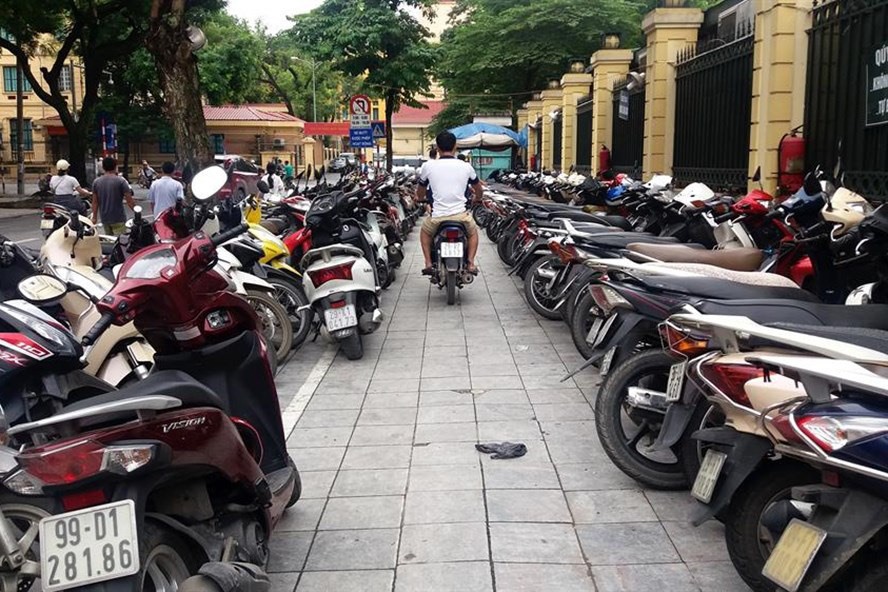 Đồng thuận tăng gấp 3 phí sử dụng lòng đường, hè phố: Cán bộ nói “có”, dân nói “không”! do ng thua n tang ga p 3 phi su dung long duong he pho can bo noi co dan noi khong