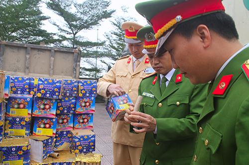 hai tieng truy duoi tai xe xe container cho phao lau