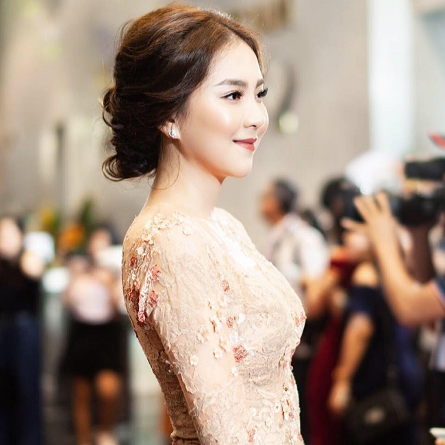 hot girl thoi tiet lay chong thieu gia ha noi bat ngo thanh btv thoi su vtv