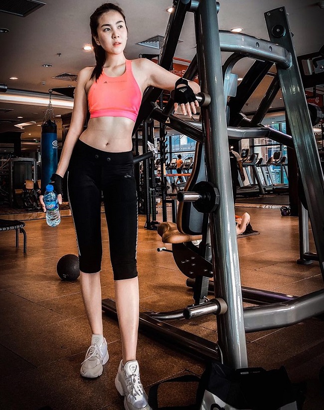 hot girl thoi tiet lay chong thieu gia ha noi bat ngo thanh btv thoi su vtv