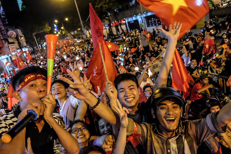 cuong nhiet la lung nhu nguoi viet xem bong da