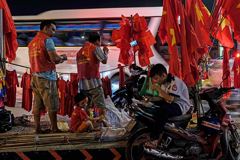 cuong nhiet la lung nhu nguoi viet xem bong da