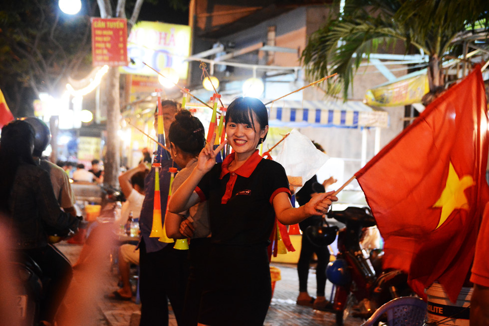 bong hong hut hon trong tam bao mung chien thang tuyen viet nam