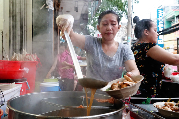 nhung quan an ban voi so luong khung o sai gon