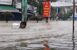 vi sao tphcm mua dong lon kem sam set vao trai mua