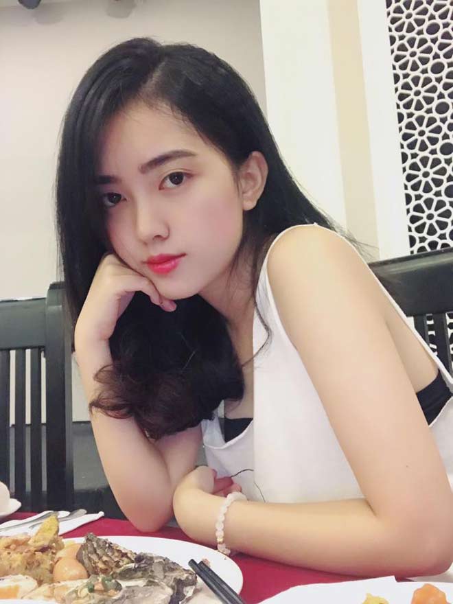 mot nua xinh dep cua cau thu co guong mat giai tri nhat tuyen viet nam