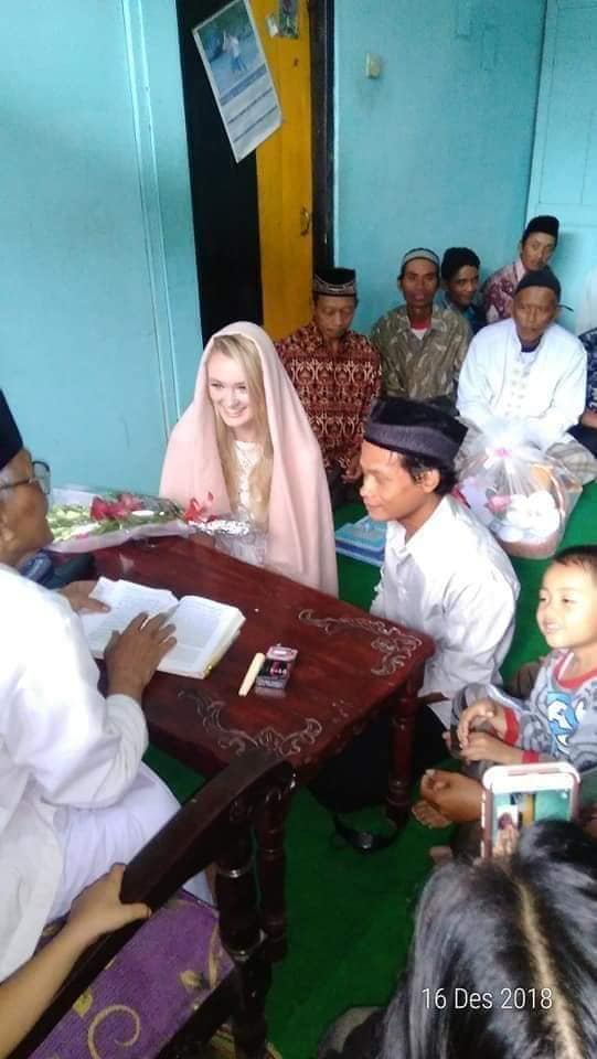 anh chang indonesia khien nua the gioi phat hon khi cuoi duoc vo qua xinh