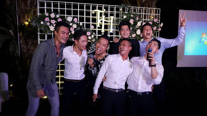 sao nam 28 tuoi cuoi nu dai gia ha noi cam khach du tiec dang anh co dau