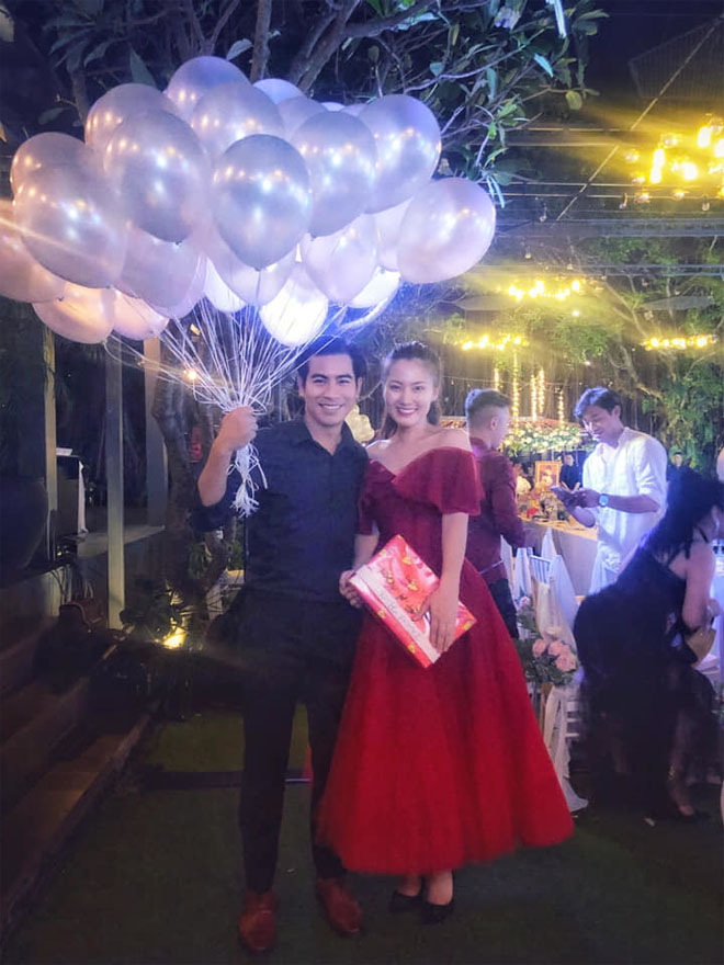 sao nam 28 tuoi cuoi nu dai gia ha noi cam khach du tiec dang anh co dau