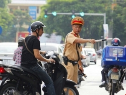 thong tin bat ngo vu thanh nien lao o to nhu ten ban tren cao toc