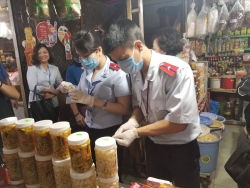 Cận Tết Nguyên đán, mạnh tay kiểm tra ngăn thực phẩm bẩn, không nguồn gốc
