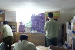 Đột kích 2 kho tân dược khủng nghi nhập lậu ở Sài Gòn