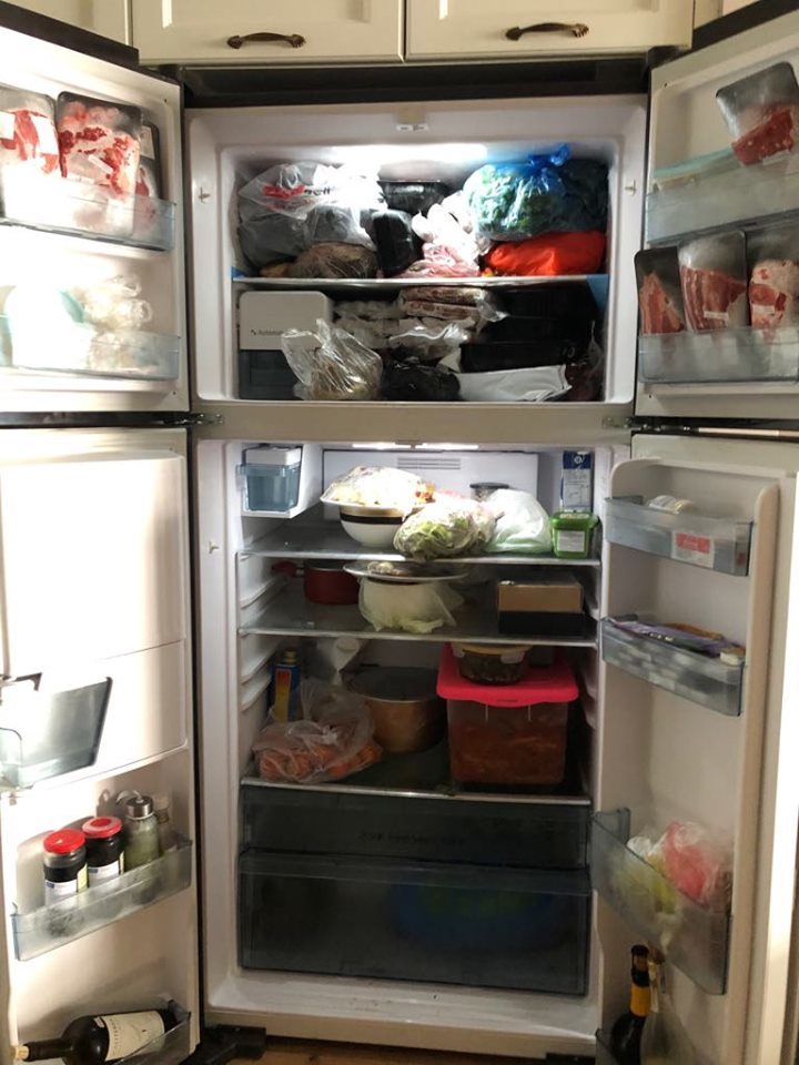 Phát hoảng giá Tết, chỉ lau cái tủ lạnh chém 1 triệu đồng