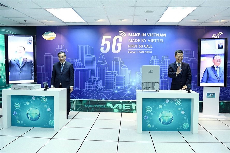 Sau khi thực hiện cuộc gọi 5G đầu tiên trên thiết bị do Viettel sản xuất, Bộ trưởng Nguyễn Mạnh Hùng vừa ngỏ ý muốn bán thiết bị 5G cho Mỹ.