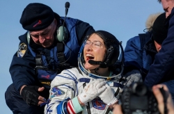 Nữ phi hành gia sống lâu nhất trên trạm vũ trụ trở về trái đất