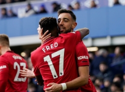 Bruno Fernandes lại tỏa sáng, Man United hòa chật vật trên sân Everton