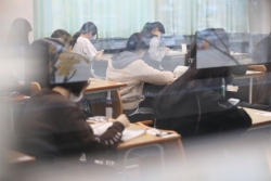 Nín thở hồi hộp khi kỳ thi đại học khốc liệt ở Hàn Quốc khởi động