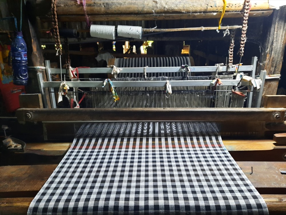 Hồi sinh làng nghề dệt choàng 100 tuổi độc đáo ở Long Khánh A