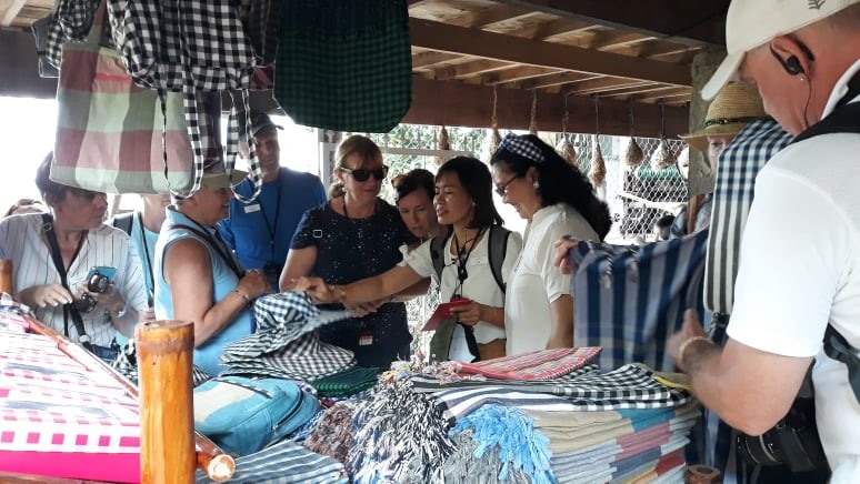 Hồi sinh làng nghề dệt choàng 100 tuổi độc đáo ở Long Khánh A