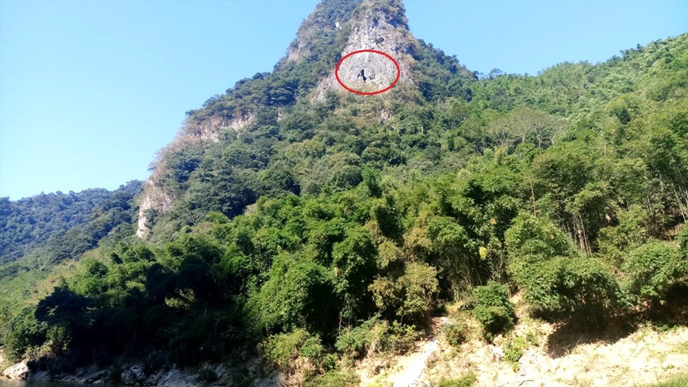 Kỳ bí hang quan tài cheo leo trên đỉnh núi ở xứ Thanh