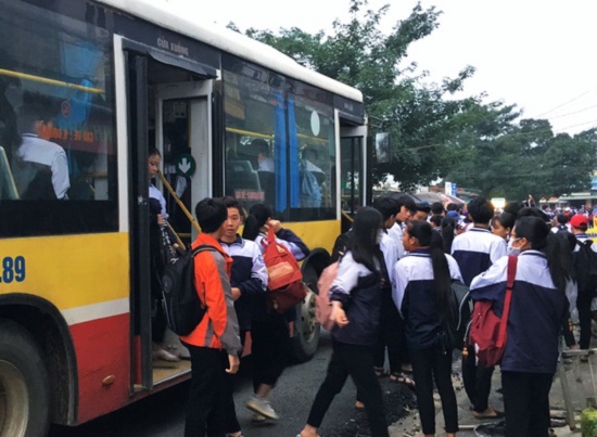 Bị công an triệu tập, tài xế xe buýt "nhồi nhét" gần 120 học sinh nói gì?