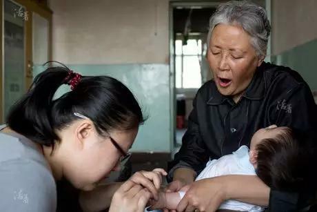 Ông bà nuôi cháu như con mọn ở tuổi gần đất xa trời