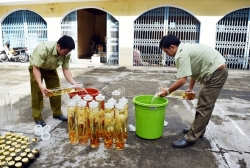 ngo doc ruou ngay tet mat bo moi lo lam chuong