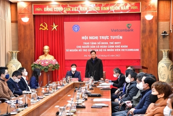 Vietcombank và BHXH Việt Nam tổ chức Hội nghị trực tuyến trao tặng sổ BHXH, thẻ BHYT cho người dân có hoàn cảnh khó khăn từ nguồn hỗ trợ của cán bộ và