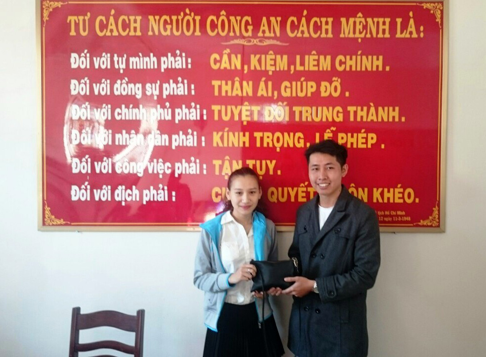 nhat duoc gan 90 trieu dong chang trai that nghiep tra lai cho nguoi danh roi