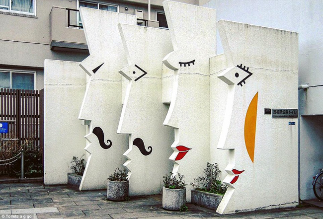 nhat ban chi la wc cong cong thoi co nhat thiet phai dep den the nay khong