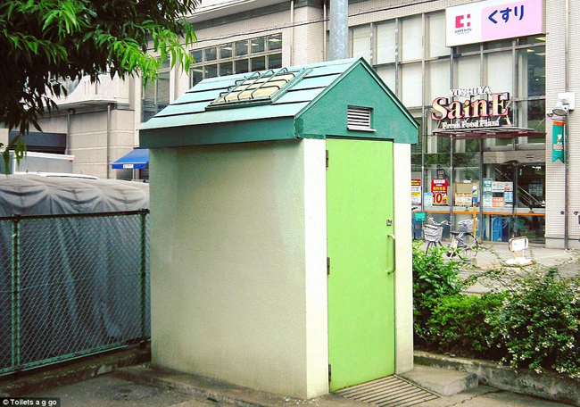 nhat ban chi la wc cong cong thoi co nhat thiet phai dep den the nay khong