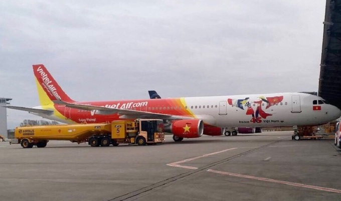 may bay ky niem quan he viet phap gia nhap doi tau sinh dong cua vietjet