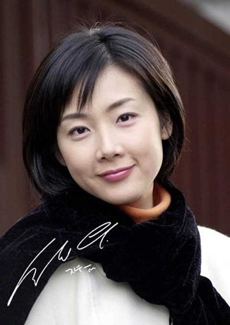 choi ji woo bat ngo ket hon chi thong bao truoc le cuoi vai gio