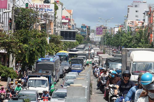 phai them duong cong vao tan son nhat