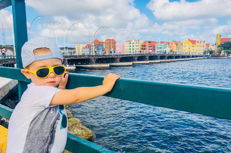 Phát ghen với cuộc sống của cậu bé 2 tuổi đi khắp thế giới phat ghen voi cuoc song cua cau be 2 tuoi di khap the gioi