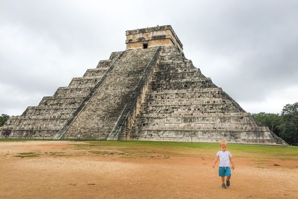 Phát ghen với cuộc sống của cậu bé 2 tuổi đi khắp thế giới phat ghen voi cuoc song cua cau be 2 tuoi di khap the gioi