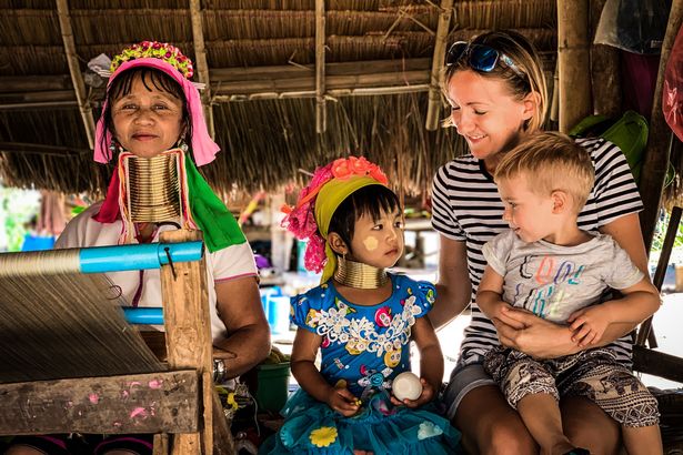 Phát ghen với cuộc sống của cậu bé 2 tuổi đi khắp thế giới phat ghen voi cuoc song cua cau be 2 tuoi di khap the gioi