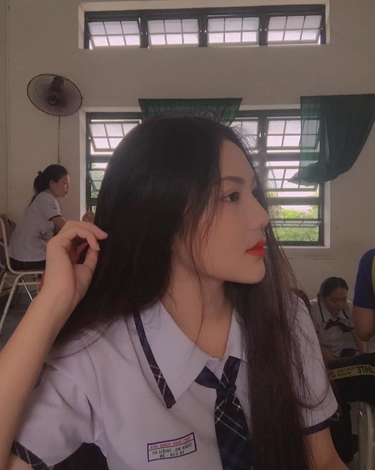 Vẻ đẹp rạng ngời của nữ sinh 17 tuổi khiến người đối diện khó rời mắt ve dep rang ngoi cua nu sinh 17 tuoi khien nguoi doi dien kho roi mat