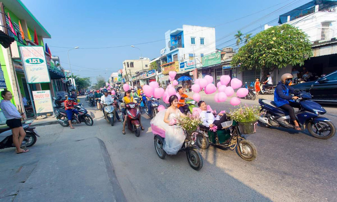 le cuoi tren xe lan lay dong hang trieu trai tim