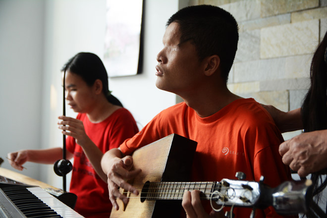 nguoi me cua nhung dua tre bong toi chac con da khong du suc song