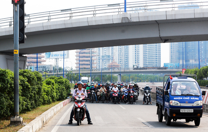 nguoi sai gon vat va trong nang nong oi buc