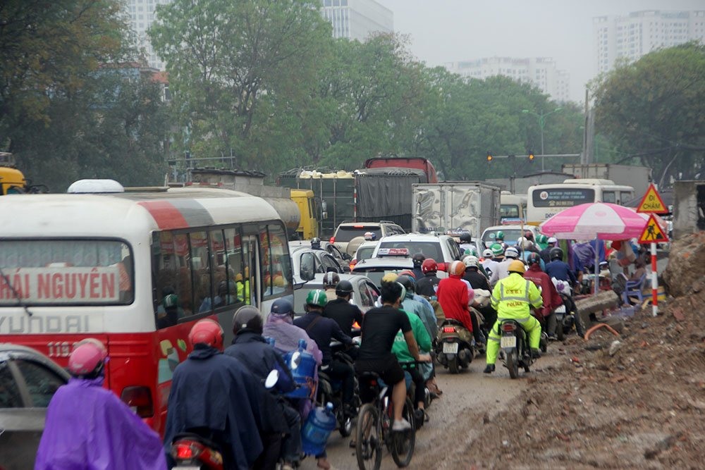 tranh thu dip nghi le xe khach tang gia nhoi khach