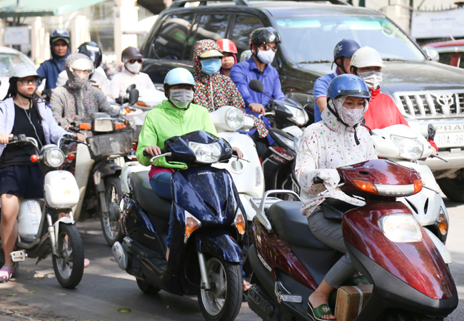 anh day la cach vuot qua ngay nang oi nong o ha noi khi ra pho