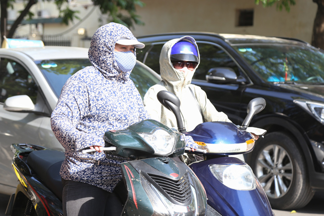 anh day la cach vuot qua ngay nang oi nong o ha noi khi ra pho