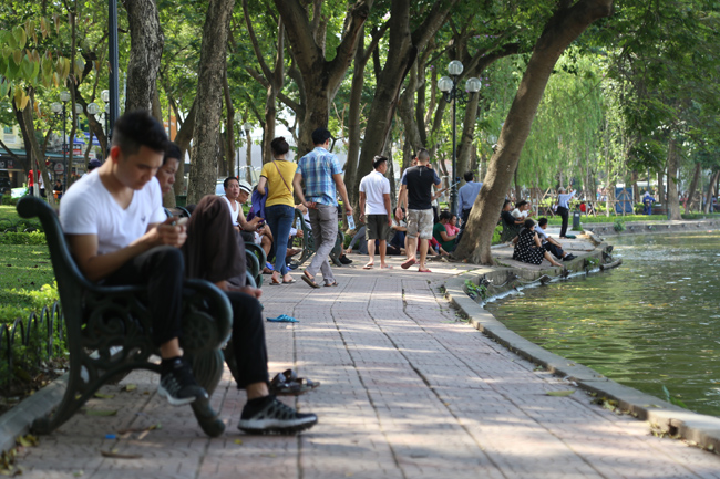 anh day la cach vuot qua ngay nang oi nong o ha noi khi ra pho