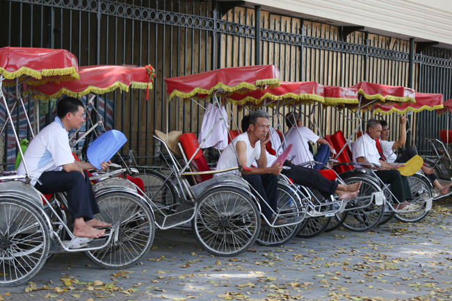 anh day la cach vuot qua ngay nang oi nong o ha noi khi ra pho