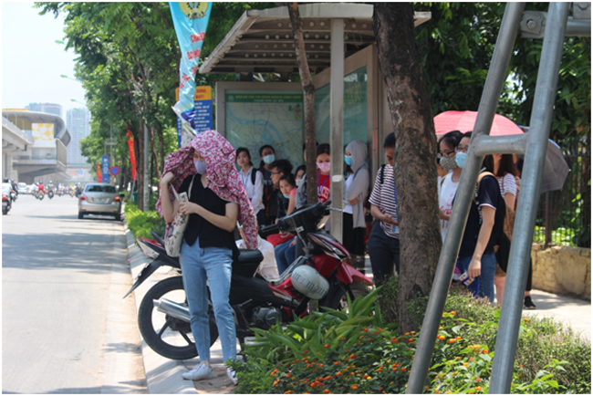 anh day la cach vuot qua ngay nang oi nong o ha noi khi ra pho