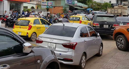 hon 1000 taxi o at theo nhau ra dao ngoc phu quoc