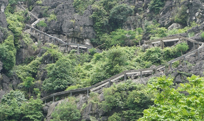 ninh binh ra toi hau thu doi voi cong trinh xuyen loi di san trang an